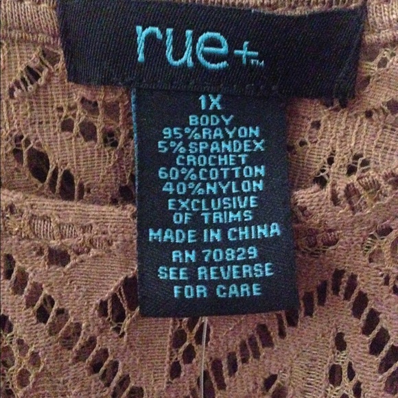 NWT - Size 1X Sleeveless Top with Lace Yoke - Picture 8 of 8